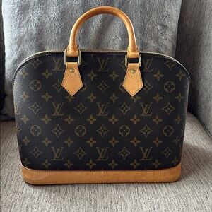 Louis Vuitton Alma PM beautiful Pre loved condition.
